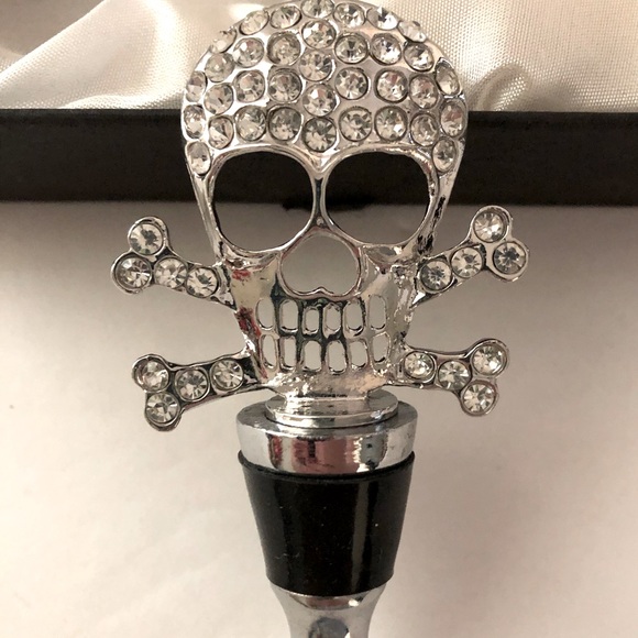 Unique Skull w/Rhinestones Bottle Stopper - Picture 4 of 8